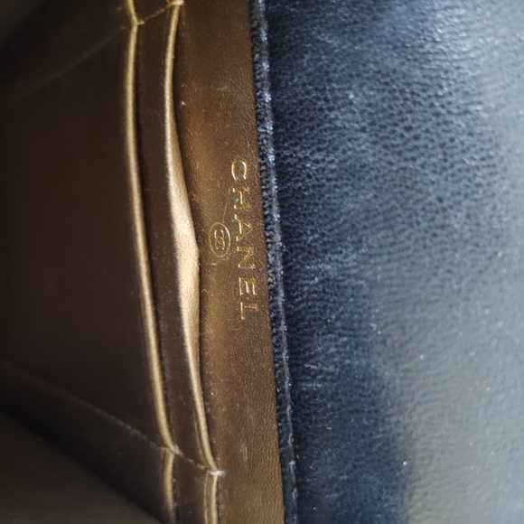 CHANEL Black Quilted Leather Phone Holster - Picture 11 of 16